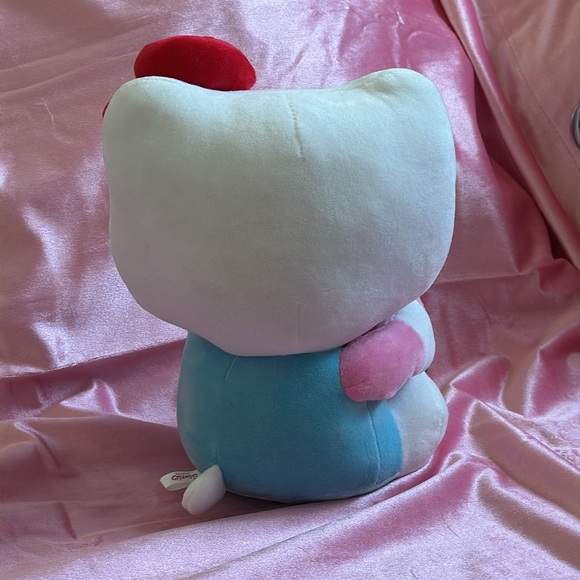 HELLO KITTY holding peach 🍑 plush 9in - Picture 4 of 5